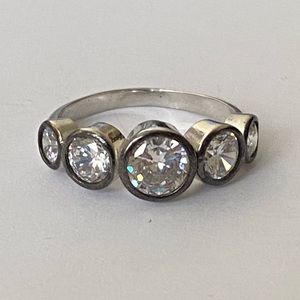 925 Silver ring 7.75 size cz stones